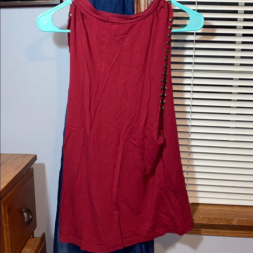 Red tank top - Picture 3 of 4